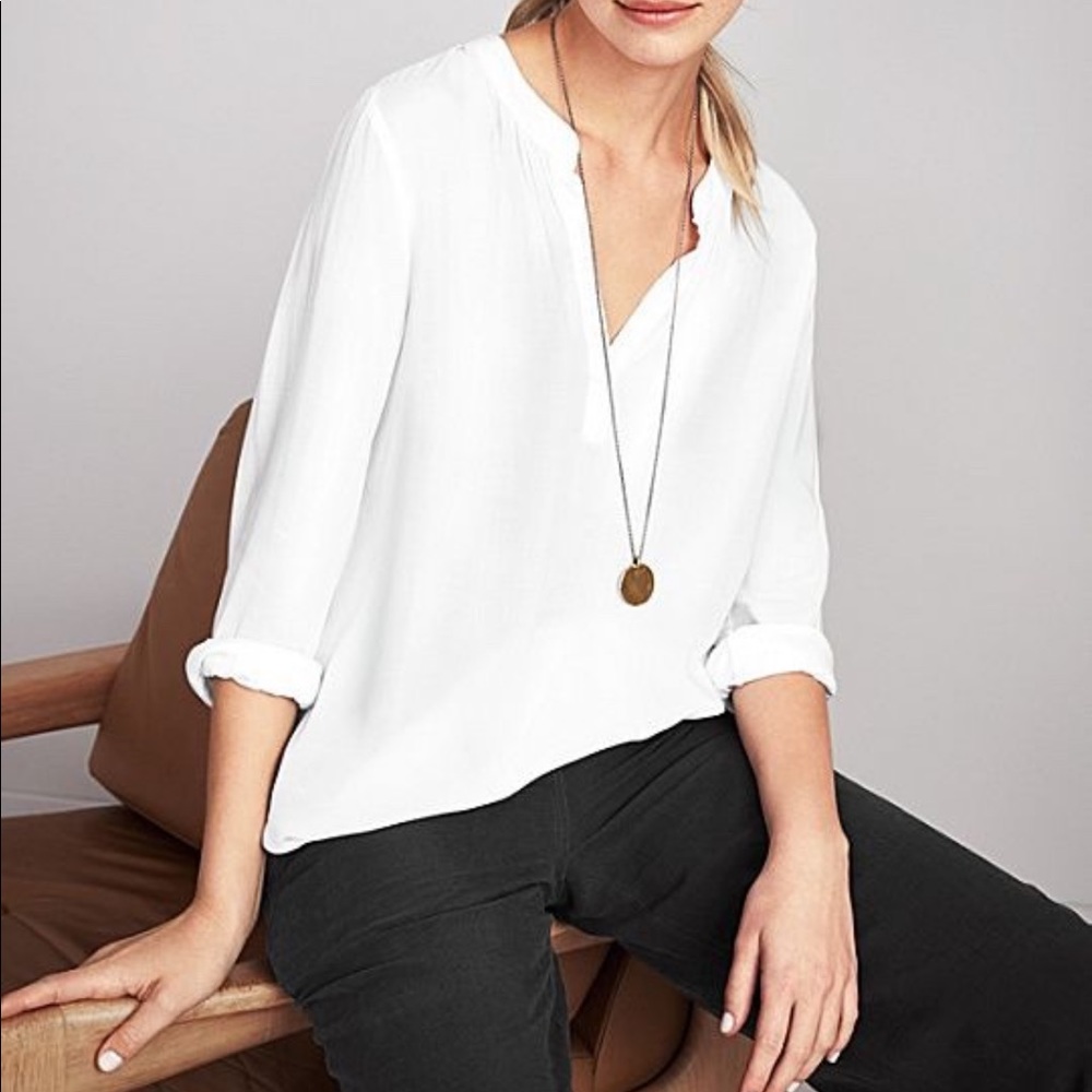 NWT Anthropologie Velvet by Graham & Spencer Split Neck Blouse Sz M